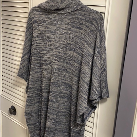 Cowl Neck short sleeve sweater - Picture 4 of 4